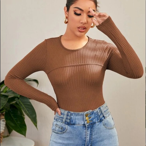 Shein cut out back crop tee❤️ - Picture 3 of 4